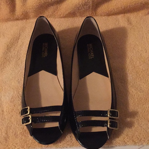 Brand New Michael Kors Open Toe Flats - Picture 2 of 5
